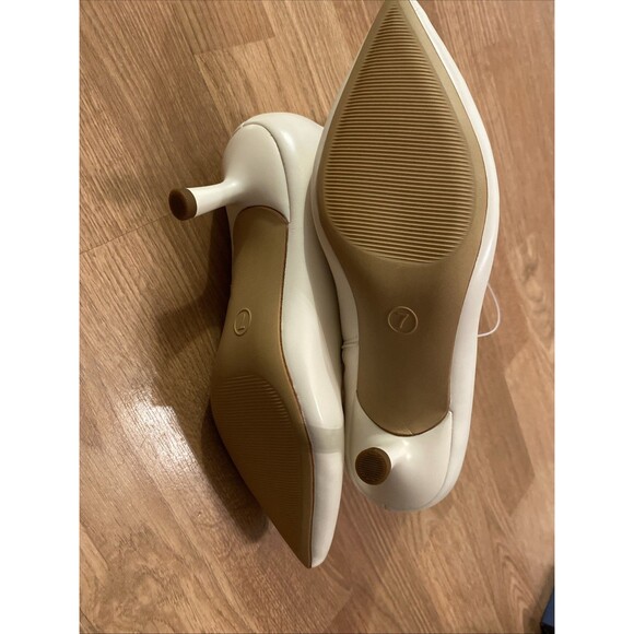 NEW A New Day Lonnie White Faux Leather Kitten Heel Ankle Boots Women Size 7 - Picture 12 of 16